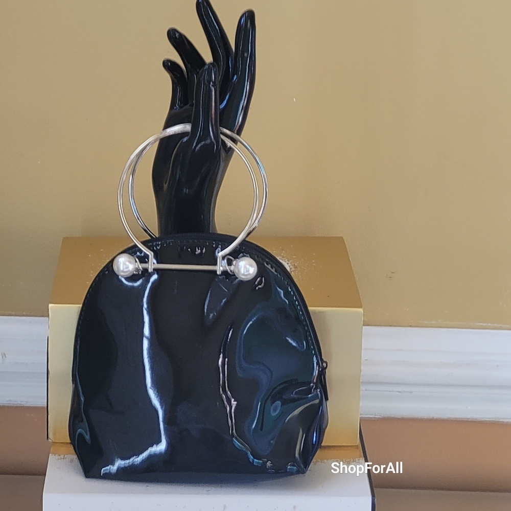 Yves Saint Laurent - Picture 8 of 16